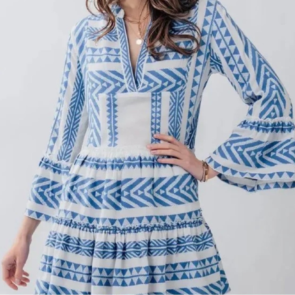 En creme Blue and White Mini Dress - Picture 2 of 13